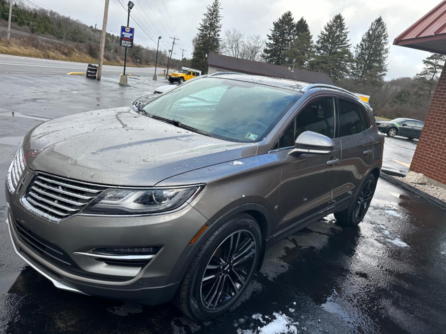 2017 Gray Lincoln MKC Reserve AWD (5LMTJ3DH6HU) with an 2.3L L4 DOHC 16V engine, 6A transmission, located at 8464 Route 219, Brockway, PA, 15824, (814) 265-1330, 41.226871, -78.780518 - Must see pre owned 2017 Lincoln MKC All Wheel Drive well equipped and under retail value. This sweet suv has 2.3T engine, air condition, leather interior with air/heat/power seats, pano roof, Navigation, and only 43000 miles. This car is like new without the new price. Serviced, Pa-inspected, and co - Photo#0